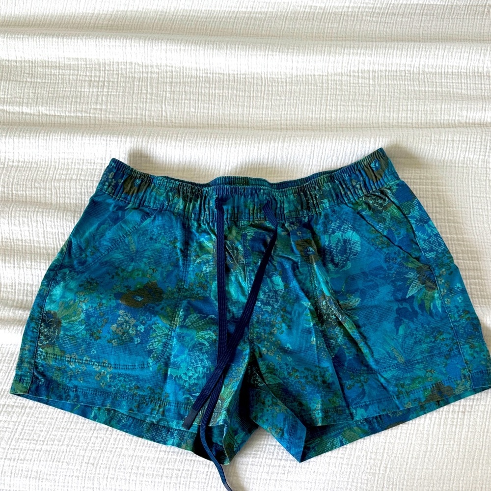 Title Nine Scout Ripstop shorts 3” Blue Patterned Shorts
